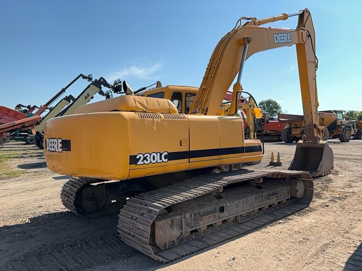 deere-230-lc-image-5