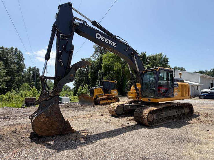2020-deere-210g-image-1