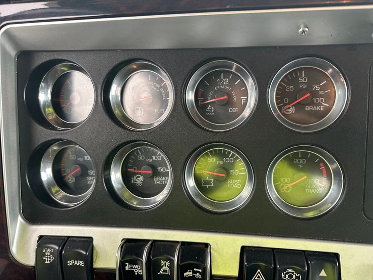 2013-kenworth-t800-image-39