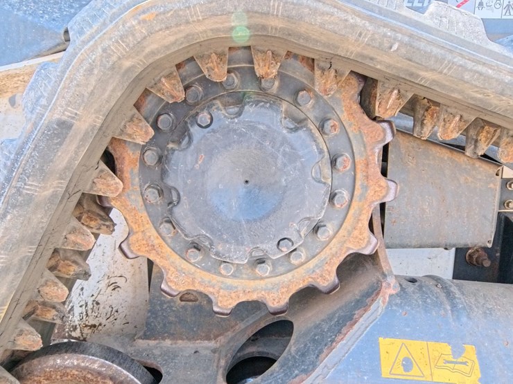2021-bobcat-t64-image-32