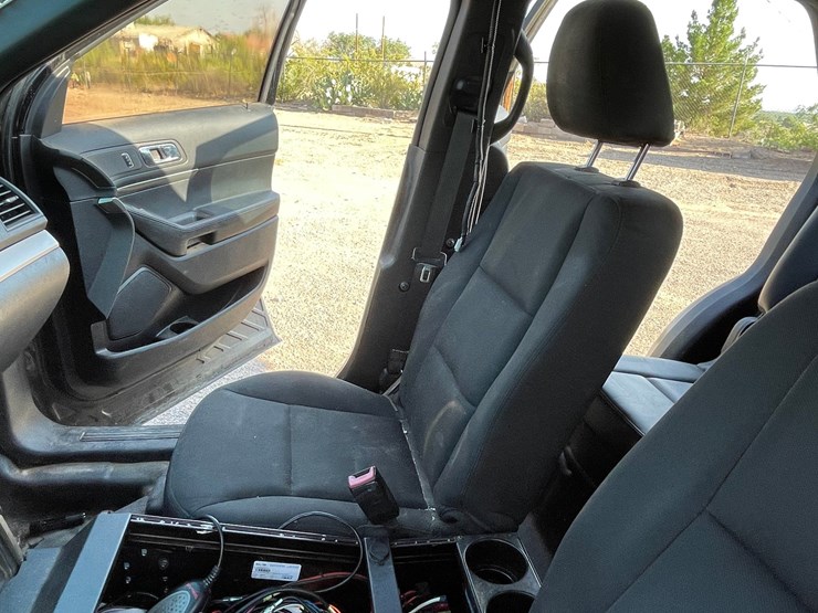 2016-ford-explorer-image-73