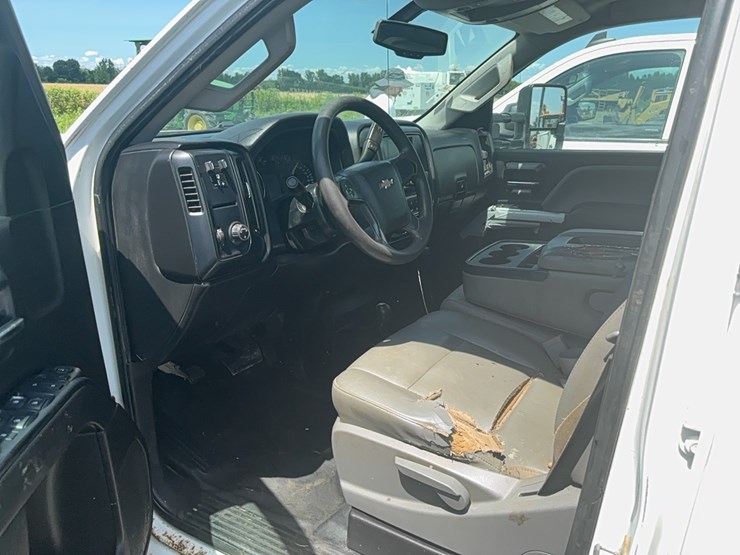 2016-chevrolet-2500-image-14