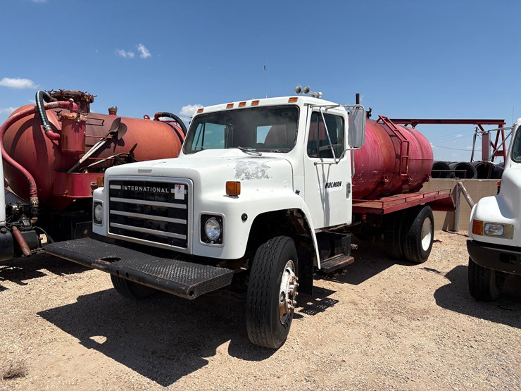 1984-international-1954-s/a-daycab-vacuum-truck-image-2