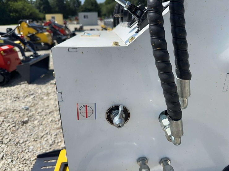 2026-zjg-zj-380-tracked-mini-skid-steer-image-27