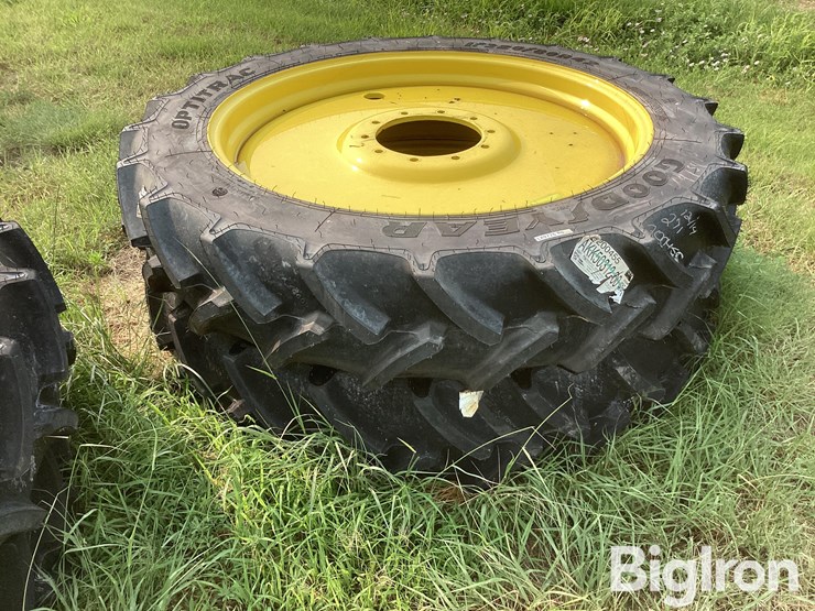 john-deere-320-image-3
