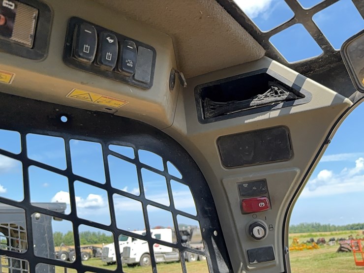 2021-caterpillar-299d3-image-18