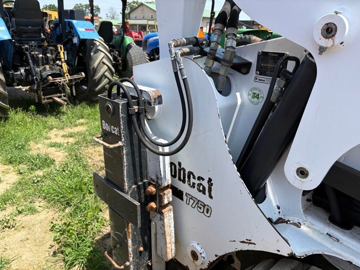 2014-bobcat-t750-image-9