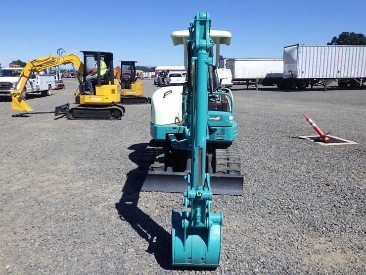 yanmar-vio30-image-2