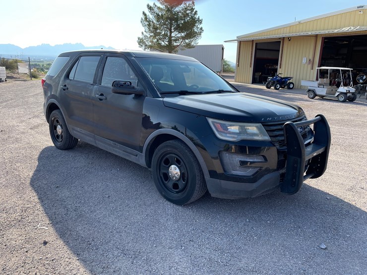 2016-ford-explorer-image-3