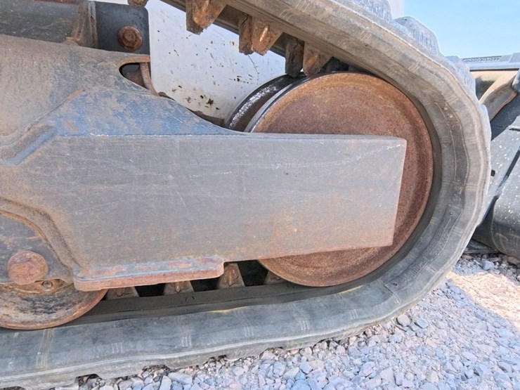 2021-bobcat-t64-image-33