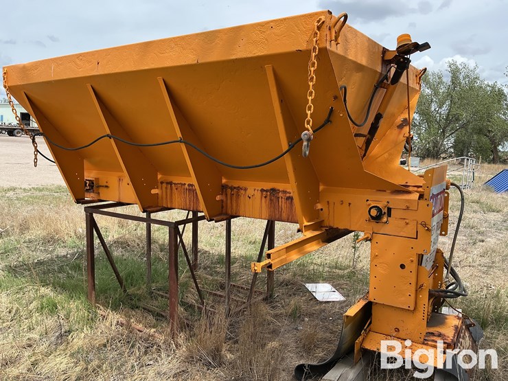 highway-equip-e2500-10-heavy-duty-v-box-sand-or-salt-spreader-box-image-7