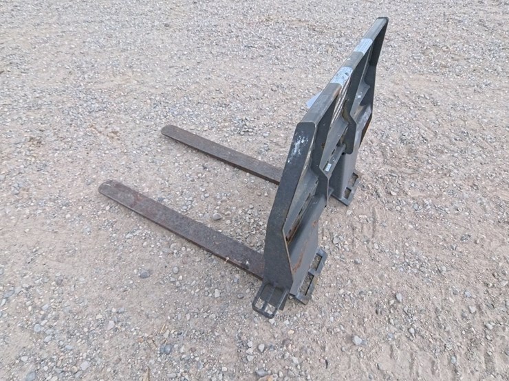 #1094-•-skid-steer-quick-attach-pallet-forks-image-1