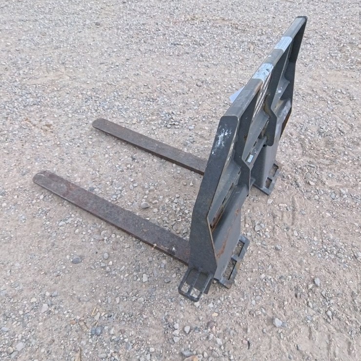 #1094 • Skid Steer Quick Attach Pallet Forks