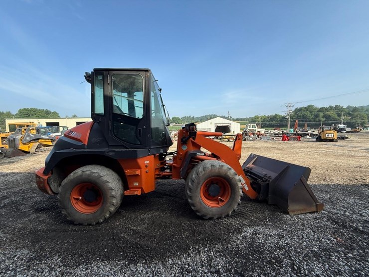 2019-hitachi-zw80-5b-image-5