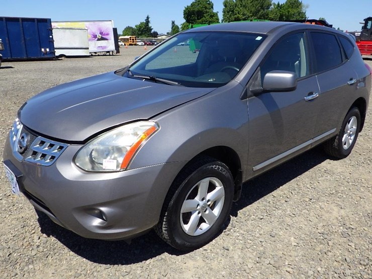 2013-nissan-rogue-image-1