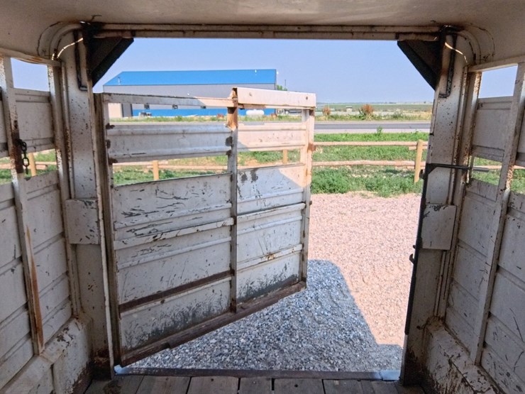 #1088-•-2000-donahue-livestock-trailer-image-29
