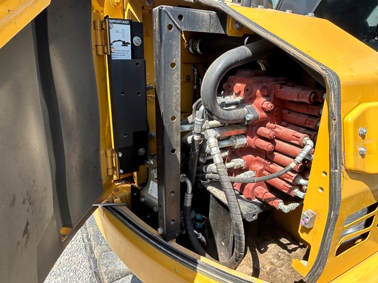 2022-deere-75g-image-23