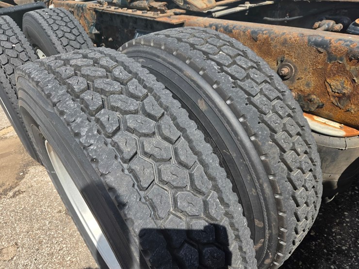 2015-kenworth-t680-image-99