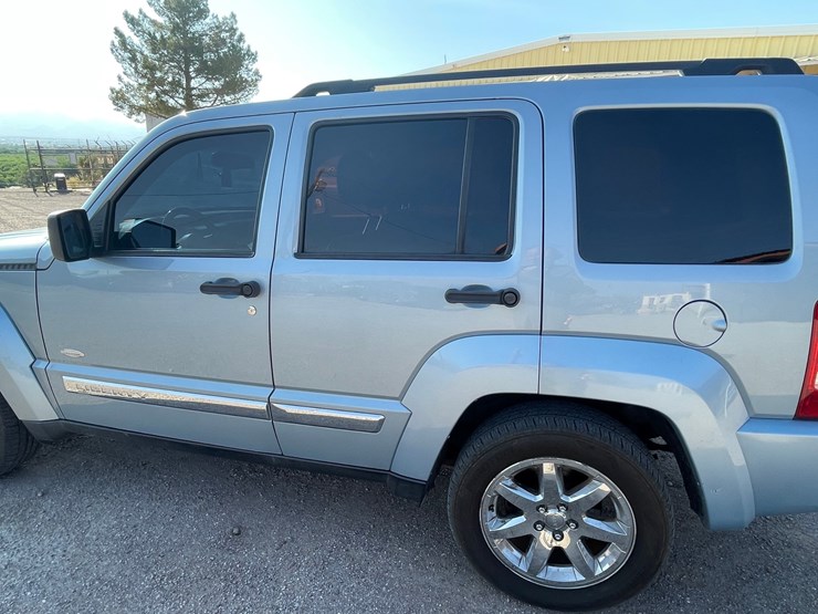 2012-jeep-liberty-image-35
