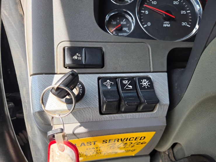 2015-kenworth-t680-image-59