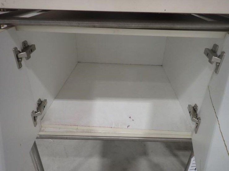 qty-of-(2)-30-in.-x-30-in.-rolling-tables-image-8