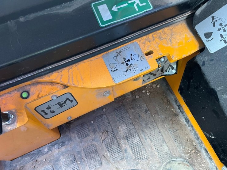 2022-jcb-1cxt-image-30