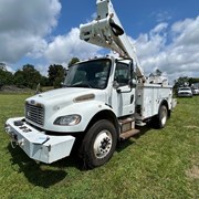 #1091 • 2010 FREIGHTLINER SINGLE AXLE BUCKET TRUCK