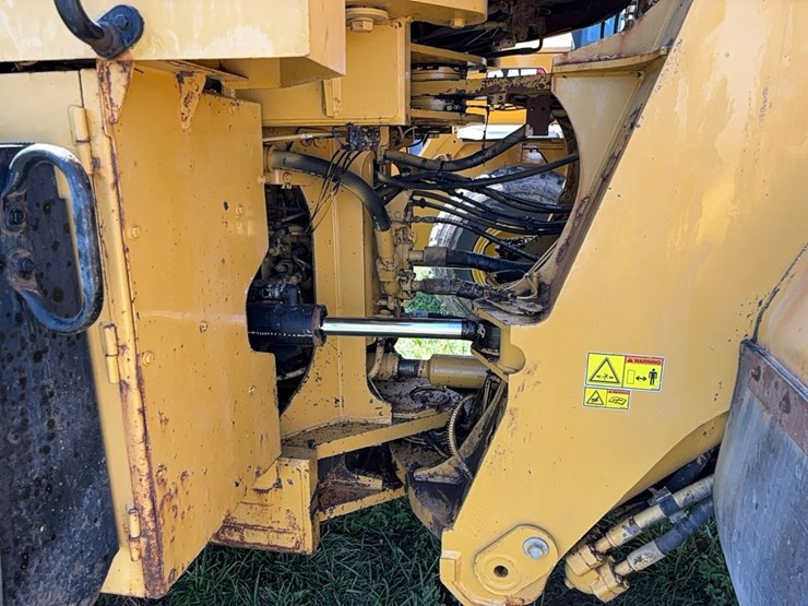 caterpillar-982m-image-11