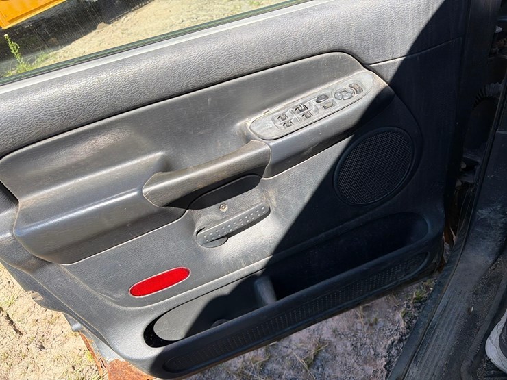 2005-dodge-1500-image-22