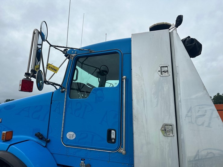 2013-kenworth-t800-image-26