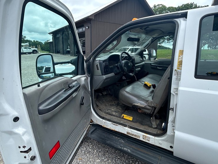 2006-ford-f450-image-17