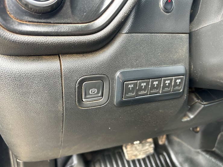 2020-chevrolet-2500hd-image-43