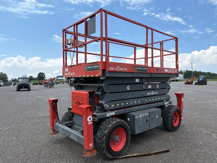 skyjack-sj7135rt-image-1