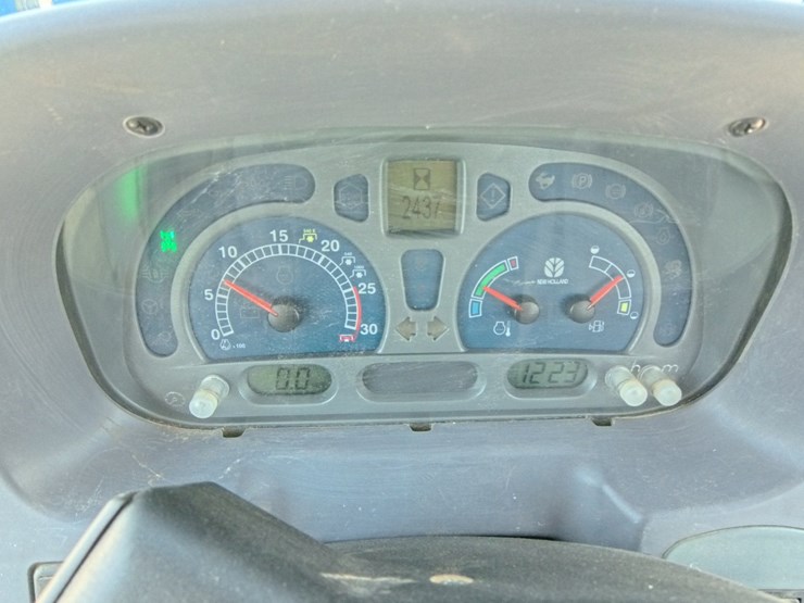 2004-new-holland-tl100a-image-50