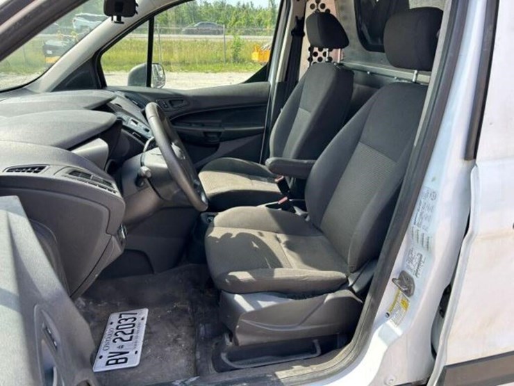 2015-ford-cargo-image-15