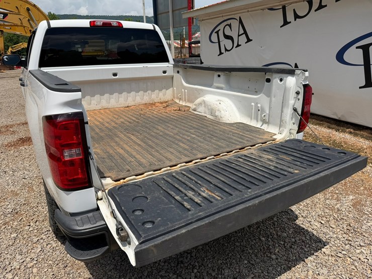 2019-chevrolet-silverado-1500-image-18