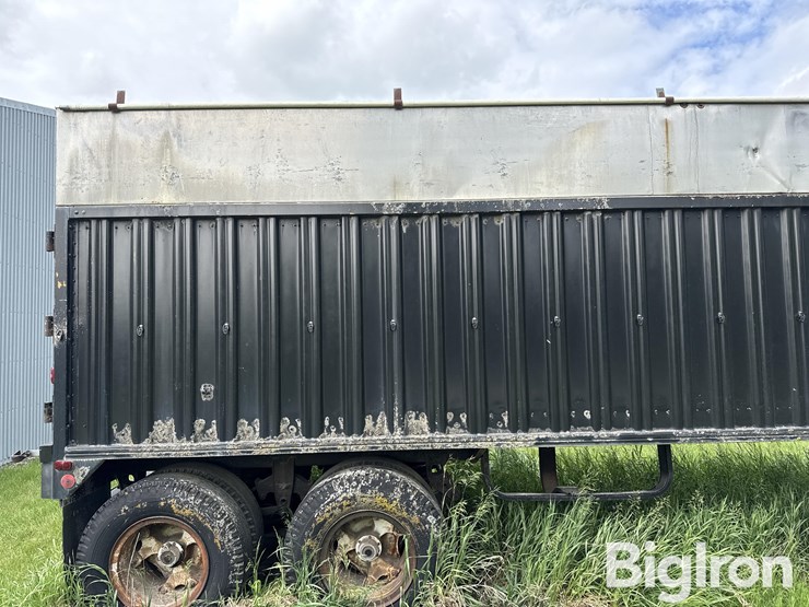 1971-wilson-grain-trailer-image-19