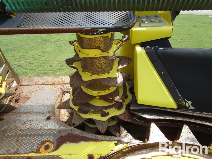 2022-john-deere-772-image-17