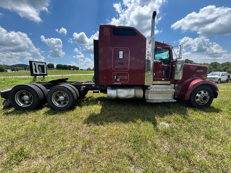 2013-kenworth-w900-image-7