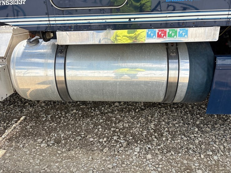 2000-peterbilt-377-image-20
