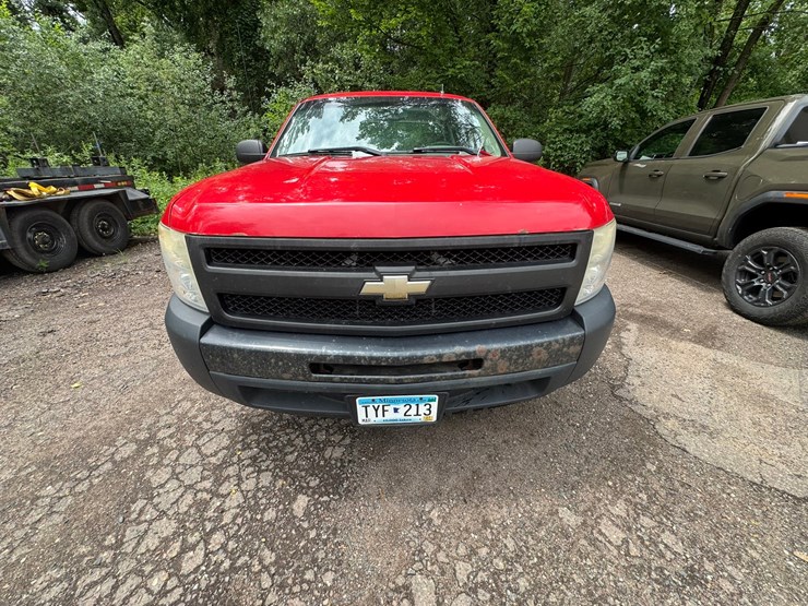#1868-•-2009-chevy-silverado-pickup-truck-image-8