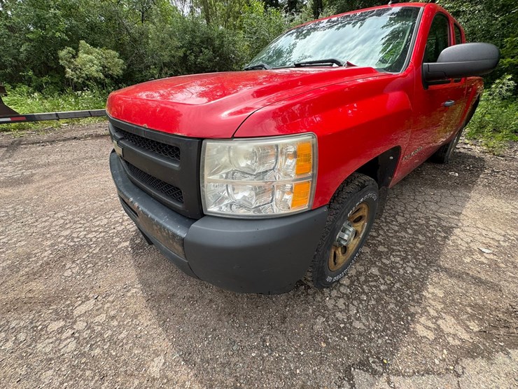 #1868-•-2009-chevy-silverado-pickup-truck-image-10