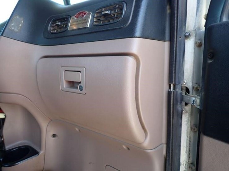 2013-peterbilt-367-image-37