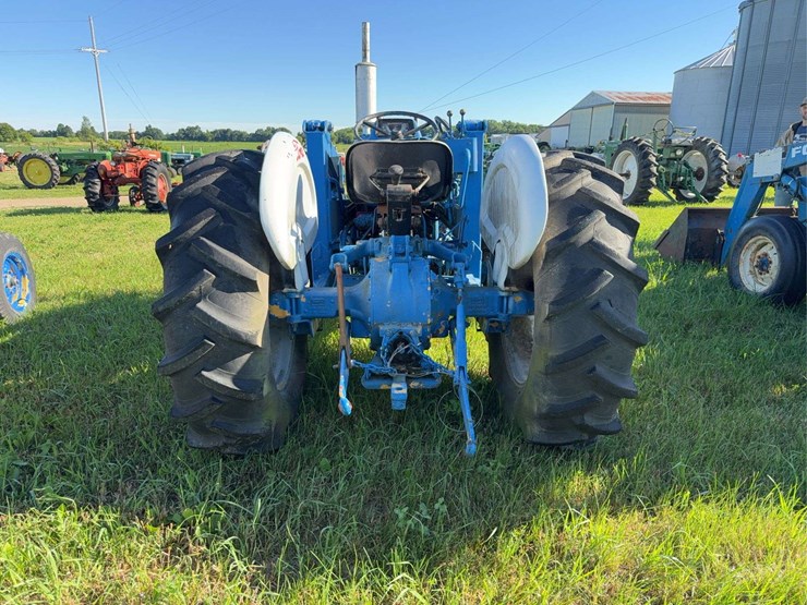 ford-tractor-image-3