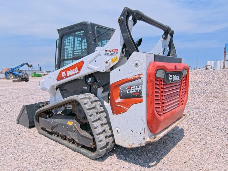 2021-bobcat-t64-image-1