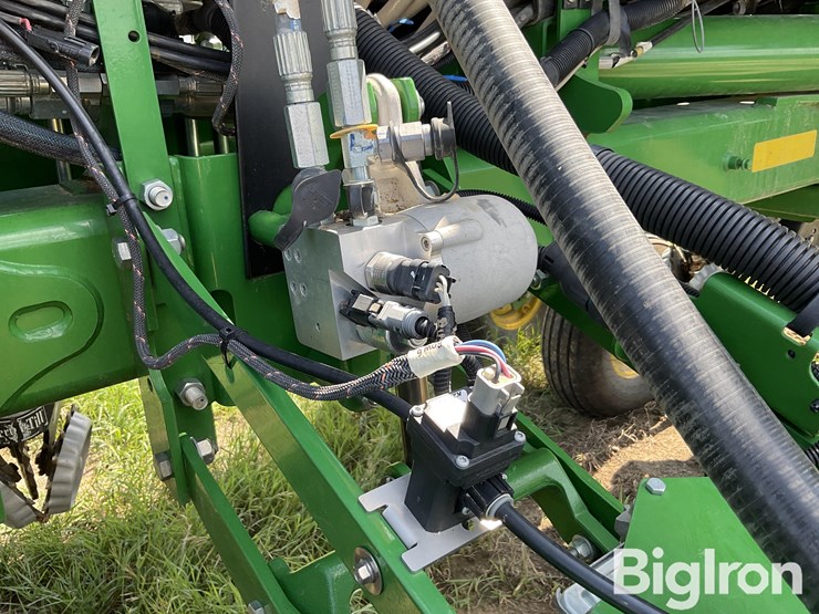 2017-john-deere-1775nt-image-17