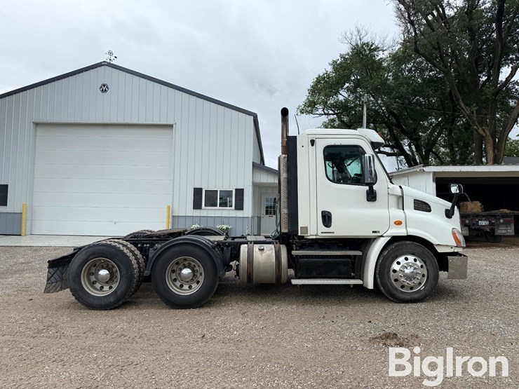 2012-freightliner-cascadia-113-image-4