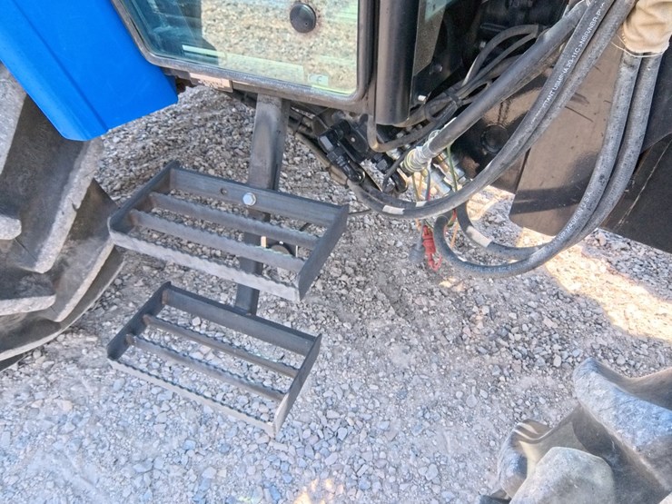 2004-new-holland-tl100a-image-69