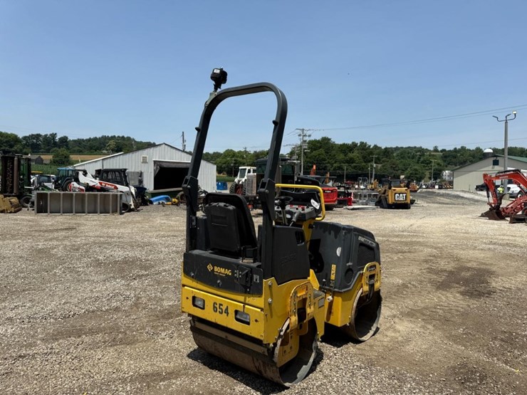 2017-bomag-bw900-50-image-4