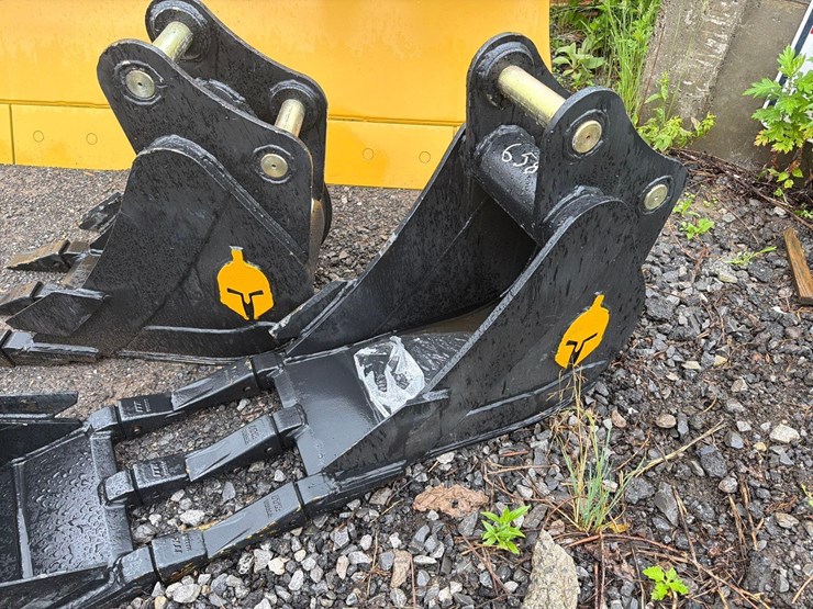 caterpillar-303-image-1